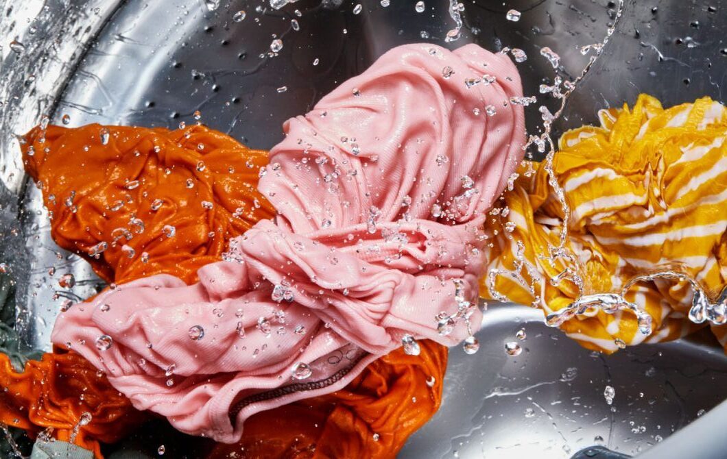 نکات نگهداری لباس ورزشی | روش‌های شست‌وشوی اصولی لباس ورزشی